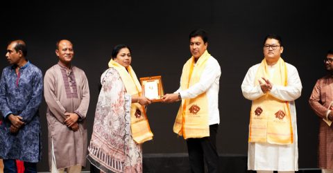 রংপুর নাট্যফোরামের উদ্যোগে অভিনয় শিল্পী রাবেয়া আক্তার মনিকে সম্মাননা প্রদান